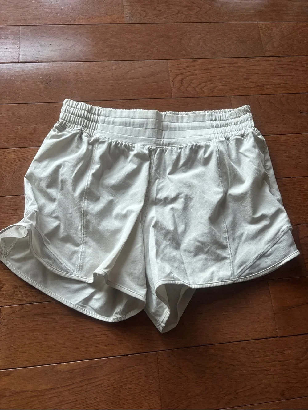 Lululemon tracker shorts bone colorway